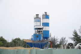 Trạm bê tông trái phép.