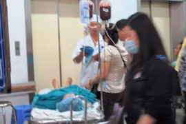 Nữ điều dưỡng bị đồng nghiệp tâm thần đâm 2 nhát 