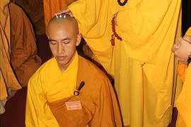 Vì sao tăng, ni cạo tóc có ba sẹo tròn trên đầu? 