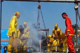 Đúc trống đồng, súng thần công dâng anh linh Đại tướng