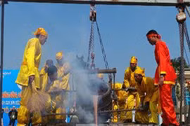 Đúc trống đồng, súng thần công dâng anh linh Đại tướng