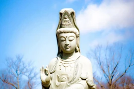 Kính bạch Đức Bồ-tát Quán Thế Âm…