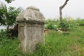 Kỳ bí bia đá không chữ và 10 cái chết oan