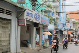 Quý bà bị cắt cổ trong khách sạn