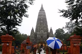 Mái vòm Đại tháp Giác Ngộ khảm 289 kg vàng