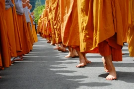 Hai mặt Đời và Đạo 