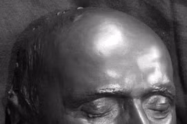 Giải mã những chiếc mặt nạ bất tử 