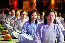 Phật tử vào chùa nên mặc quần áo thế nào? 