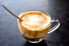 Báo Tây “mê mẩn” cà phê trứng VN 