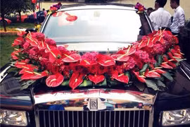 Đám cưới toàn xe “khủng” rình rang trên phố