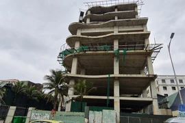 Loạt công trình bỏ hoang trên con đường “tỷ đô” đẹp nhất Đà Nẵng