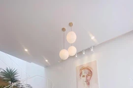 Cặp đôi tự thiết kế không gian sống trẻ trung, nhưng cầu thang nguy hiểm