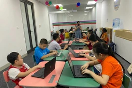 Nữ sinh khiếm thị mang ánh sáng đến những mảnh đời kém may mắn