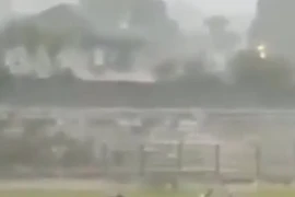 6 cầu thủ bị sét đánh khi đang thi đấu trên sân, 1 người tử vong