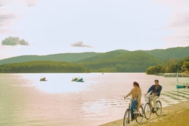 Bộ ảnh “Cùng em đi khắp Đà Lạt” gây sốt mạng 