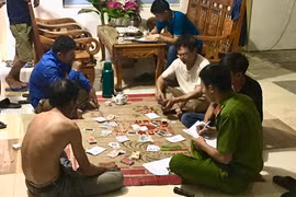 “Hoa mắt” với các hình thức đánh bạc vừa bị triệt phá