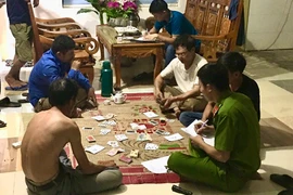 “Hoa mắt” với các hình thức đánh bạc vừa bị triệt phá