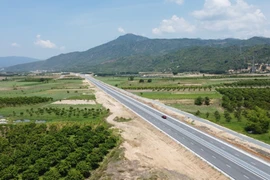 Khánh thành cao tốc Nha Trang - Cam Lâm và Vĩnh Hảo - Phan Thiết