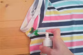 6 mẹo đơn giản để loại bỏ vết mồ hôi trên quần áo 