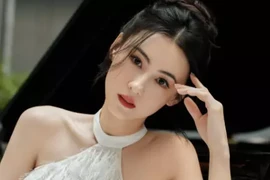 Mỹ nhân Hồng Kông Trương Bá Chi khoe sắc ở tuổi U40