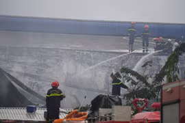 Đà Nẵng: Cháy lớn ở công ty nhựa ngày cuối năm