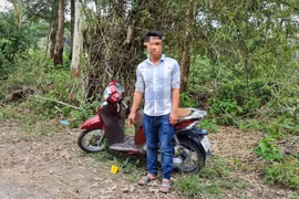 Đi viếng đám tang, tiện thể…cạy cốp xe trộm tiền