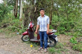 Đi viếng đám tang, tiện thể…cạy cốp xe trộm tiền