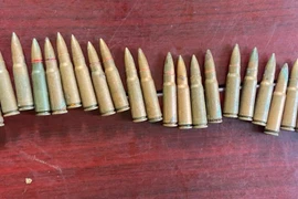 Đào móng xây nhà, “tá hỏa” phát hiện hơn 20 viên đạn