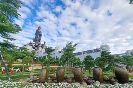  “Mây xà cừ” xuất hiện trên núi Bà Đen đúng dịp Lễ Vía Bà