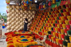 “Sống ảo” triệu view giữa làng hương hàng trăm năm tuổi ở Huế