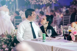 Khoảnh khắc gây bão mạng của Đoàn Di Băng và chồng doanh nhân