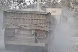 Cận cảnh Quốc lộ 14D đi cửa khẩu quốc tế nát như đường làng