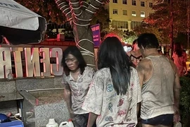 Cháy nhà ba tầng, ba người mắc kẹt bên trong