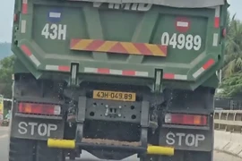 Đà Nẵng: Tái diễn xe chở cát ướt rầm rộ trên Quốc lộ 14B