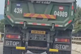 Đà Nẵng: Tái diễn xe chở cát ướt rầm rộ trên Quốc lộ 14B