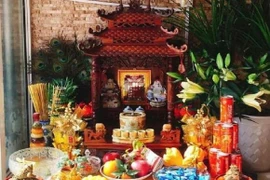 Đặt 3 thứ này lên bàn thờ Thần Tài đúng canh ba, làm ăn phát đạt 