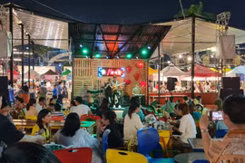 Có gì đặc biệt ở chợ đêm nổi tiếng bậc nhất Đà thành?