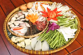 Vì sao mùa lạnh nhiều người bị mẩn ngứa khi ăn lẩu thập cẩm?