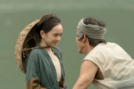 Kaity Nguyễn chia sẻ về việc phải uống rượu khi diễn "cảnh nóng"