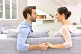 Làm sao thoát khỏi tình trạng "say nắng" người khác sau khi kết hôn 