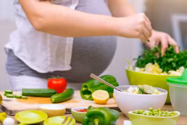 Ngày Tết, mẹ bầu ăn uống thế nào để vui khỏe?