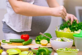 Ngày Tết, mẹ bầu ăn uống thế nào để vui khỏe?