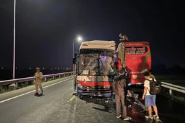 Xe khách va chạm trên cao tốc Đà Nẵng- Quảng Ngãi, 27 người thương vong