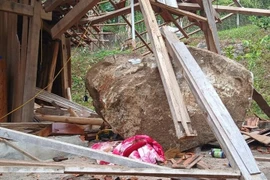 Quảng Nam: Tảng đá lớn lăn sập nhà dân sau tiếng nổ 