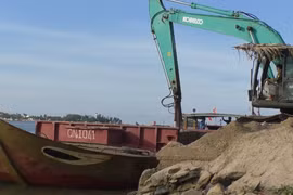 Quảng Nam: Bến thuỷ nội địa hết phép vẫn ngang nhiên hoạt động