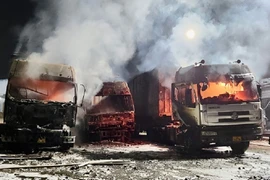 Đồng Nai: Cháy 3 xe đầu kéo trong đêm, một tài xế tử vong