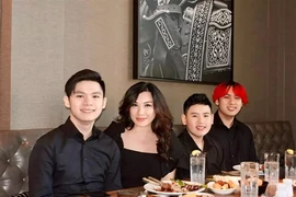 Cậu cả nhà Bằng Kiều qua chia sẻ của mẹ Trizzie Phương Trinh