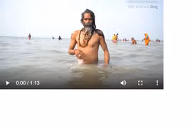 Hàng chục nghìn người hành hương tắm sông Hằng để thanh tẩy tội lỗi