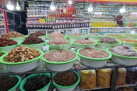 Đến chợ Đông Ba, hít hà mùi mắm Huế