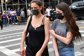 Phong cách của con gái Katie Holmes thay đổi khi bước sang tuổi 18